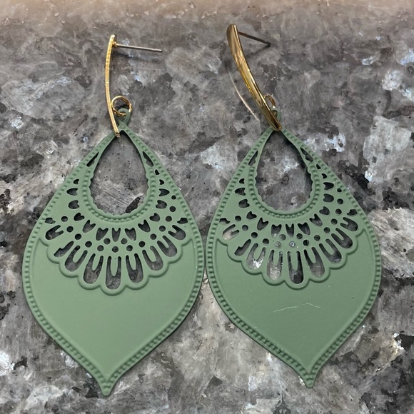 2/$29 or 3/$39 NWOT Eclectic forest green metal teardrop earrings - Picture 2 of 4
